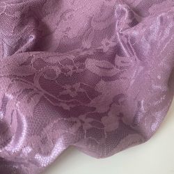 Гипюр на атласе лаванда 